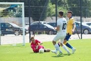 Beluša (v bielom) brala body proti Petržalke B. 