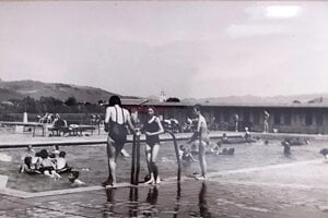 Zabudnuté kúpalisko v Istebnom vybudoval v 60. rokoch minulého storočia oravský hutnícky podnik. 