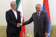Arménsky premiér Nikol Pašinjan a iránsky prezident Masúd Pezeškijan.