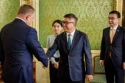 Premiér Robert Fico privítal na Úrade vlády zástupcov investora baterkárne v Šuranoch.