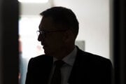 Guvernér Národnej banky Slovenska Peter Kažimír na súde.