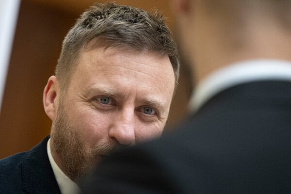 Splnomocnenec vlády pre preverenie procesu riadenia a manažovania zdrojov počas pandémie Covid-19 Peter Kotlár.