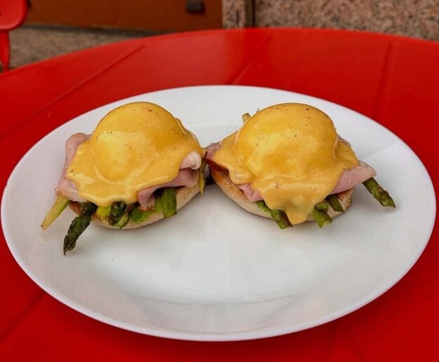 Vajíčka Benedikt v Bistre 24. (zdroj: Instagram/Bistro24)