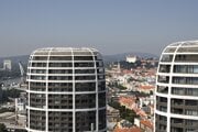 Vyše polovica nových bytov v Bratislave je iba pre najbohatších.