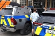 Polícia všetkých štyroch Rumunov poodvážala do väznice na Floriánskej ulici.