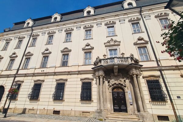 Budova Arcibiskupského úradu v Trnave.