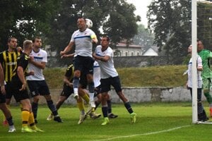 Záber zo stretnutia Želiezovce - Komjatice 4:0. 