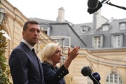 Predseda RN Jordan Bardella a Marine Le Penová.