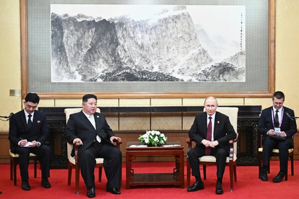 Stretnutie Kima a Putina v Pekingu.