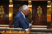 Francois Bayrou po svojom vystúpení v parlamente.