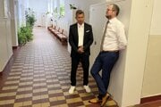 Podnikateľ Ondrej Janíček s obhajcom Petrom Kubinom.