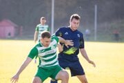 Zvaážná Poruba (v tmavom), remizovala doma s Turzovkou 1:1