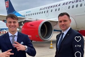 Influencer Barami letel do Bruselu vládnym špeciálom s ministrom Tarabom. Problém v tom nevidí