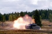 Tank CV90 120 má automatické nabíjanie, čo umožňuje superrýchlu streľbu.