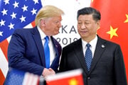 Prezident Donald Trump s čínskym prezidentom Si Ťin-pchingom počas stretnutia na okraji summitu G20 v Osake 29. júna 2019.
