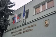 Trenčianska univerzita Alexandra Dubčeka v Trenčíne.