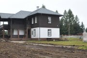 Renovácia záhrady pri Galérii Mikuláša Galandu by mala byť dokončená do konca októbra.