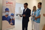 Dekan Valtoš v Nemocnici AGEL Hlohovec na otvorení zrekonštruovaných rehabilitačných priestorov.