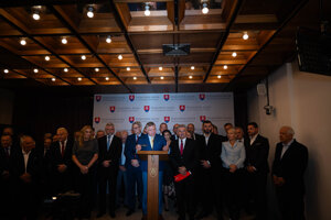 Tlačová konferencia Smeru pred hlasovaním o novele ústavy.