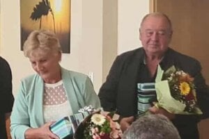 Ďakovné listy si prevzali Lívia Marčeková a Ľudovít Hudiváni.