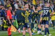 Fenerbahce oslavuje gól. 
