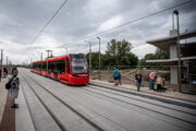 Petržalská električka bola daná do predčasného užívania, mnohé veci stále nie sú dokončené.