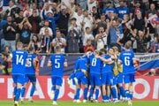 Radosť slovenských futbalistov po strelený gólu v zápase s Nemeckom.