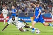 Leo Sauer si položil obrancu Antonia Rüdigera v zápase Slovensko - Nemecko. 