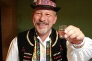 Aart van Veen v tradičnom zemplínskom kroji.