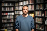 Nemecký politológ a odborník na krajnú pravicu Arne Semsrott počas rozhovoru pre Denník SME v Bratislave.