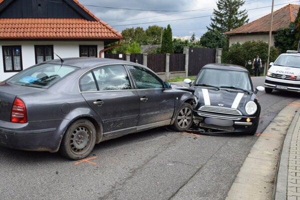 Vodičovi Škody Superb namerali viac ako štyri promile.