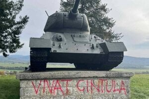 Zneuctený vojnový pamätník.