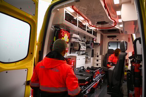 Nové sanitky sú vybavené najmodernejším vybavením.