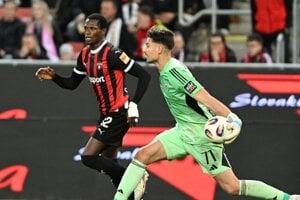 Červené karty, potýčka aj víťazný gól Cruza. Slovan zvíťazil v derby proti Spartaku