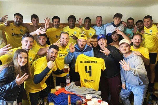 Janíkovce oslavovali triumf 4:0 nad Hosťovou.