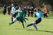 Zábiedovo (vo svetlomodrých dresoch) sa rozlúčilo s jeseňou víťazstvom 4:0 nad Oravskou Polhorou.