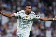 Kylian Mbappé oslavuje gól Realu Madrid.