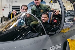 Trump sa odhodlal k sankciám na Moskvu, Venezuele hrozí novým konfliktom
