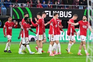 Takáč chytil penaltu, Slovan však v útoku nepredviedol nič. V Konferenčnej lige opäť prehral