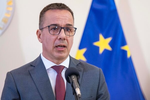 Minister práce, sociálnych vecí a rodiny Erik Tomáš.