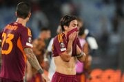Argentínsky futbalista Paulo Dybala a jeho reakcia po zápase AS Rím - Viktoria Plzeň. 