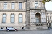 Miesto úniku zlodejov z múzea Louvre cez balkón na prvom poschodí.