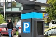 Parkovací automat v Nitre berie aj hotovosť.