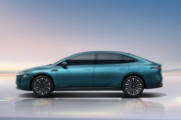 Nissan N7, ktorý vyvinul Dongfeng.