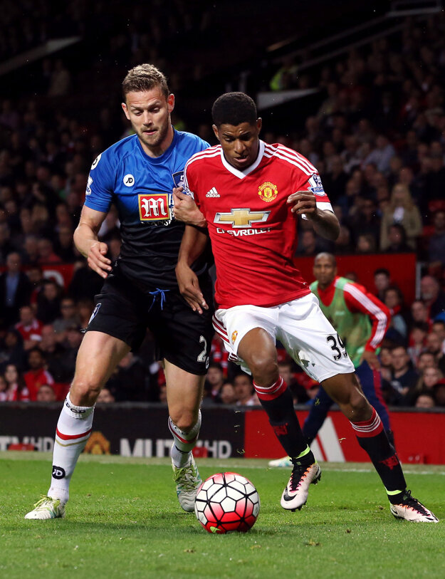 Objav sezóny Marcus Rashford (vpravo) dal druhý gól United.
