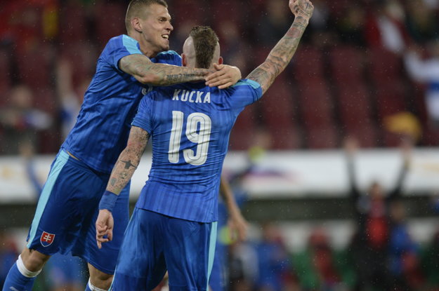 Tretí gól vsietil Juraj Kucka kurióznym spôsobom, keď jeho strela prekĺzla nemeckému brankárovi pomedzi nohy.
