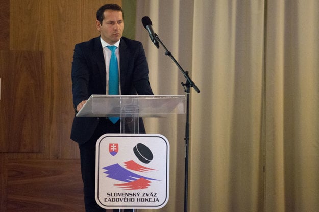 Martin Kohút počas príhovoru delegátom kongresu.