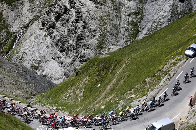 Cyklisti dnes prechádzajú pyrenejskými priesmykmi.