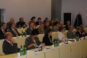 Prešovskí poslanci na utorkovom mimoriadnom zastupiteľstve.