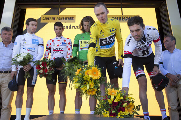 Dumoulin (vpravo) sa negatívne vyjadril aj k nešťastiu v Nice.
